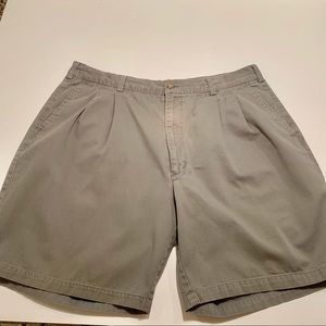 Vintage Gray Cotton Pleated Khaki Shorts 38‎